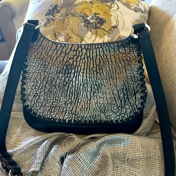 Oryany CROSSBODY FOR SALE. Metallic and black designer crossbody soft leather. - Picture 16 of 16